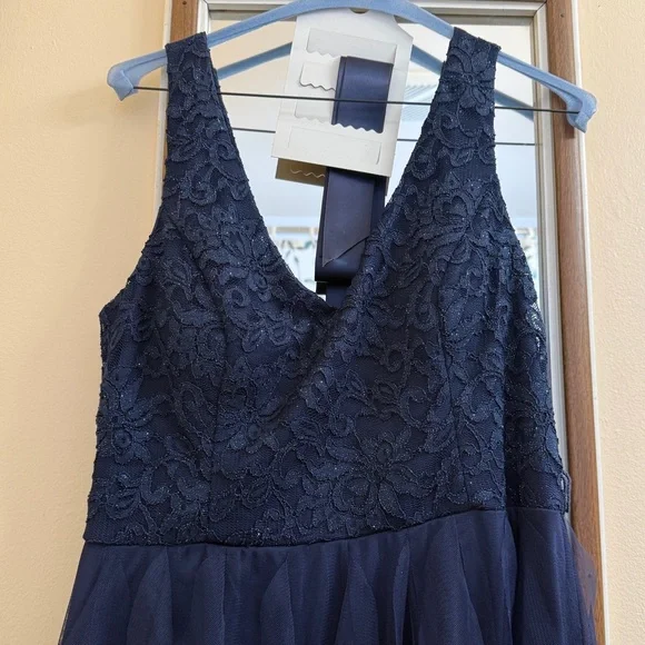 HP ๐ Le Chรขteau Navy V-Neck High-Low Dress - Perfect Grad dress ๐๐ - Picture 3 of 6